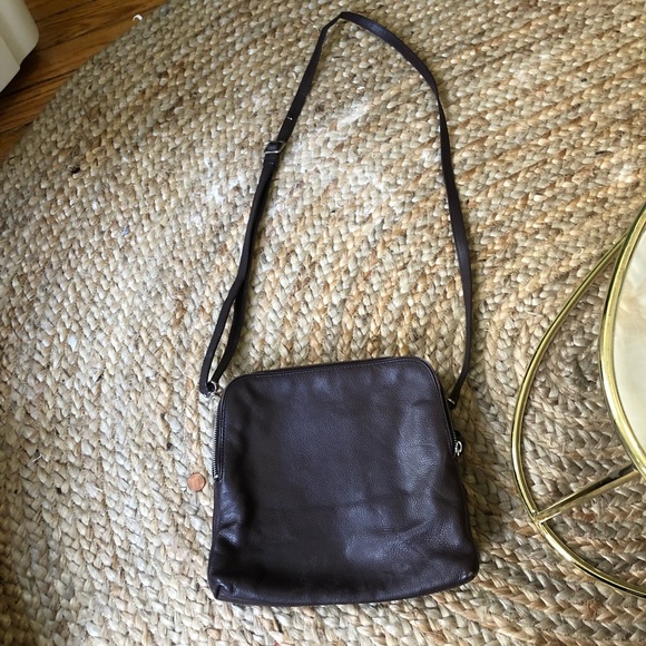 Banana Republic Handbags - HP!❤️🥰🎉Banana republic double zip cross body